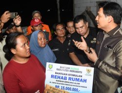 Bupati Indramayu dan Baznas Salurkan Bantuan Korban Angin Puting Beliung di Desa Pabean Ilir dan Totoran