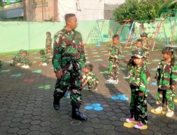 Edukasi Kedisplinan, Koramil 1601 Indramayu Lakukan Monitoring Pengamanan Pada Anak anak TK 