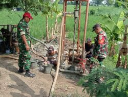 Bantu Kebutuhan Air Bersih Untuk Masyarakat Saat Musim Kemarau, TNI 1608 Karangampel Indramayu Laksanakan Pengeboran Sumur Bor