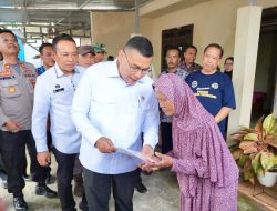 Serahkan Sertipikat Elektronik Door to Door di Semarang, Wamen Ossy Tekankan Soal Keamanan dan Kemudahan Akses