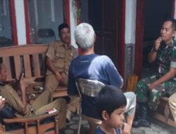 Komsos Bersama Pamongdesa Jayalaksana, Babinsa Koramil 1608 Karangampel Indramayu Bahas Kondusifitas Lingkungan Masyarakat