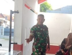 Serka Amani Anggota Koramil 1604/Jatibarang Indramayu Bersama Masyarakat Melaksanakan Komsos