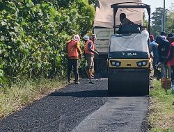 PUPR Indramayu Peduli Masyarakat, Lakukan Pemeliharaan Jalan Penghubung Desa Tugu Sliyeg dan Desa Sambimaya Juntinyuat