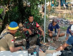 Melalui Kegiatan Komsos, Babinsa Koramil 1608 Karangampel Indramayu Himbau Masyarakat Jaga Kondusifitas