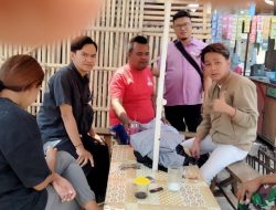 Komsos Babinsa Desa Lobener Sertu Edy Anggota Koramil 1604/Jatibarang Indramayu Bersama lurah Dan Gapoktan Desa
