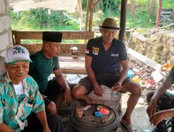 Babinsa Koramil 1605 Sukagumiwang Indramayu Lakukan Komsos Bersama Warga Masyarakat Desa Gedangan 