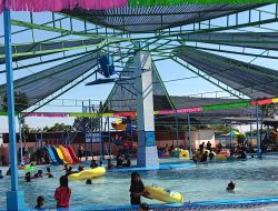 Wisata Waterboom Barokah Jaya Balongan Indramayu di Padati Pengunjung Pasca Liburan Idul Adha 2025