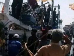 Ribuan Masyarakat Indramayu Hadiri Puncak Acara Nadran di Desa Dadap Juntinyuat