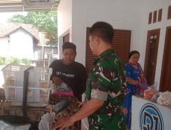 Babinsa Koramil 1605 Sukagumiwang Indramayu Lakukan Komsos Dengan Masyarakat di Desa Sukawera