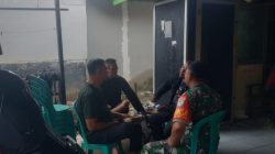 Kopka Geger Sampurno Anggota Koramil 1604/Jatibarang Indramayu Melaksanakan Komsos Bersama Masyarakat 