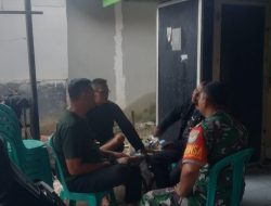 Kopka Geger Sampurno Anggota Koramil 1604/Jatibarang Indramayu Melaksanakan Komsos Bersama Masyarakat 