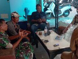 Komsos Bersama Pemdes Pondoh, Babinsa Koramil 1609 Juntinyuat Indramayu Bahas Kondusifitas Lingkungan  