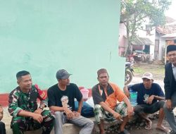 Babinsa Koramil 1608 Karangampel Indramayu Lakukan Komsos Bersama Masyarakat Desa Tanjung Sari 