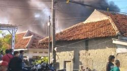 Kebakaran Hebat di Anjatan Indramayu, Gudang Rongsok Ludes dan 5 Rumah Warga Terbakar