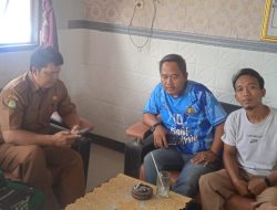 Ciptakan Kondusifitas Lingkungan, Babinsa Koramil 1611 Losarang Indramayu Lakukan Komsos Bersama Pamongdesa Losarang 