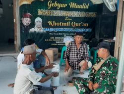 Serda Rosid Anggota Koramil 1604/Jatibarang Indramayu Komsos Bersama Tokoh Masyarakat Desa Jatibarang Baru