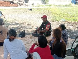 Tingkatkan Kondusifitas Lingkungan, Babinsa Koramil 1608 Karangampel Indramayu Lakukan Komsos Bersama Warga Desa Dukuh Jeruk