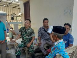 Babinsa Koramil 1608 Karangampel Indramayu Lakukan Komsos Dengan Warga Desa Jayalaksana 