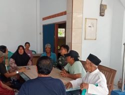 Babinsa Koramil 1602 Sindang Indramayu Komsos Dengan Lurah Dan Masarakat Karanganyar Pasekan