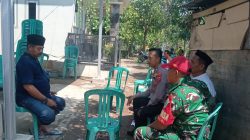 Babinsa Koramil 1608 Karangampel Indramayu Bersama Babinkamtibmas Komsos Bersama Warga Desa Dukuh Jeruk