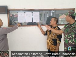 Koramil 1611 Losarang Indramayu Bersama Polsek Melakukan Pemasangan Maklumat Kapolda Jabar Terkait Pemberantasan Premanisme Dan Geng Motor 