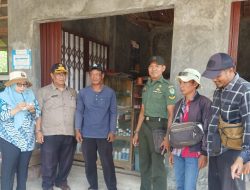 Pastikan Tak Ada Kendala di Lapangan, Babinsa Koramil 1603 Lohbener Indramayu Melakukan Pengecekan Kios Pupuk Subsidi