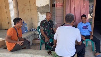Komsos Babinsa Koramil 1605/Sukagumiwang Indramayu Sertu Edi Kurniawan Bersama Masyarakat Desa Jengkok 