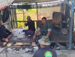 Babinsa Koramil 1608 Karangampel Indramayu Lakukan Komsos Bersama Warga Desa Mundu