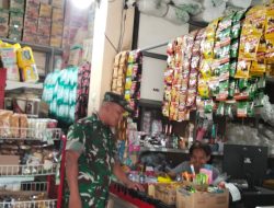 Babinsa Koramil 1603 Lohbener Indramayu Melakukan Pemantauan Harga Kebutuhan Bahan Pokok di Wilayah Binaan 