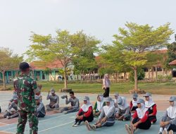 Babinsa Koramil 1609 Juntinyuat Indramayu Memberikan Pelatihan Paskibra, Persiapan Upacara 17 Agustus 2025
