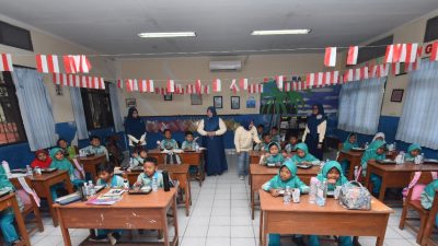 PWP RU VI Balongan Bersama KWP Kembali Hadir Berbagi Makan Siang Bergizi Kepada Siswa UPTD SDN 1 Karanganyar