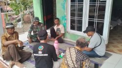 Menjelang HUT RI KE-80, Babinsa Koramil 1611 Losarang Indramayu Adakan Komsos Bersama masyarakat Desa Ranjeng 