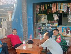 Babinsa Koramil 1608 Karangampel Indramayu Lakukan Komsos Bersama Warga Desa Dukuh Jeruk