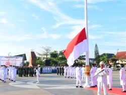 Wabup Indramayu Pimpin Upacara Penurunan Bendera HUT ke-80 RI Tingkat Kabupaten