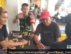 Memperat Tali Silaturahmi, Babinsa Koramil 1608 Karangampel Melakukan Komsos Bersama Masyarakat