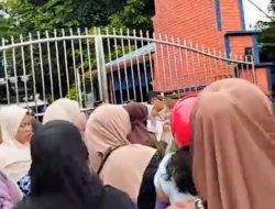 Warga Gelar Aksi di Bea Cukai Terkait Langka nya Beras Dan Sembako Koordinator DPP CIC Soroti Kelangkaan Sembako Di Karimun