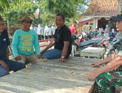 Personil Koramil 1609 Juntinyuat Indramayu Melakukan Anjangsana Bersama Warga RT 02 Juntikebon
