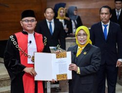 Sah,Dra. Hj. Nurhayati, M.Pd.I, Dari Golkar Menjadi Ketua DPRD Indramayu