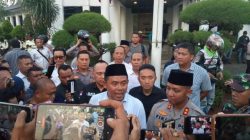 Mahasiswa Grudug Gedung DPRD Kabupaten Karawang Altumatum 3×24 Jam Menunggu Jawabannya