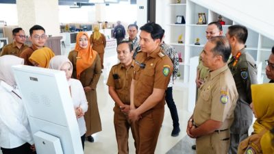 Wujudkan Indeks Kepuasan Masyarakat, Bupati Lucky Hakim Wajibkan SKPD Publikasi Layanan Publik