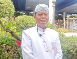 Kepala Dinas Komifo Poltak S.M.L,Toruan S.STP.MM,Selaku Komandan Upacara
