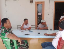 Komsos Babinsa Desa Jambe Serka Samsuri Anggota Koramil 1605 Sukagumiwang Bersama Masyarakat