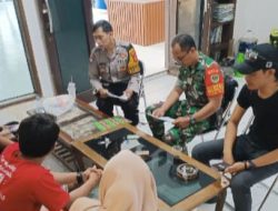 Babinsa Koramil 1601 Indramayu Melaksanakan Kegiatan Komsos Bersama Masyarakat Desa Tegalurung