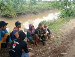 Babinsa Koramil 1611 Losarang Komsos Bersama Para Nelayan Desa Cemara Kulon Kecamatan Losarang