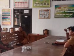 Babinsa Koramil 1603 Lohbener Melakukan Komsos Dengan Pamongdesa Desa Sukasari
