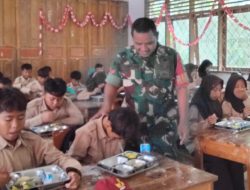 Pastikan Makanan Bergizi Gratis Aman, Babinsa Koramil 1603 Lohbener Melaksanakan Monitoring
