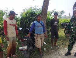Babinsa Koramil 1608 Karangampel Komsos Dengan Petani Desa Kedokan Agung