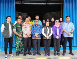Bulog Cabang Indramayu Melakukan Pemeriksaan kualitas dan uji Tanak Beras Bantuan Pangan