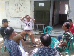 Babinsa Koramil 1602 Sindang Komsos Dengan Kuwu Dan Warga Masyarakat Desa Panyindangan Kulon