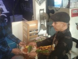 HUT ke-4 Tahun Media SuratBerita.id di Meriahkan Pemotongan Tumpeng Penuh Makna